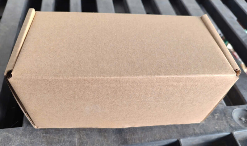 Hộp carton đựng quần áo 25x25x3cm