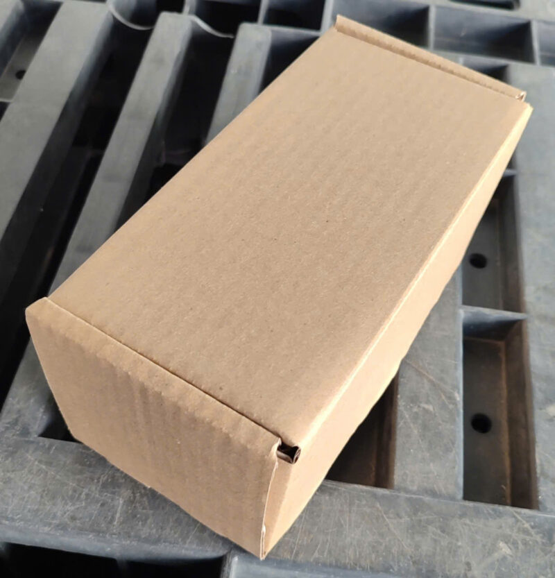 Hộp carton đựng quần áo 25x25x3cm