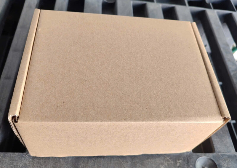 Hộp carton đựng quần áo 25x25x3cm